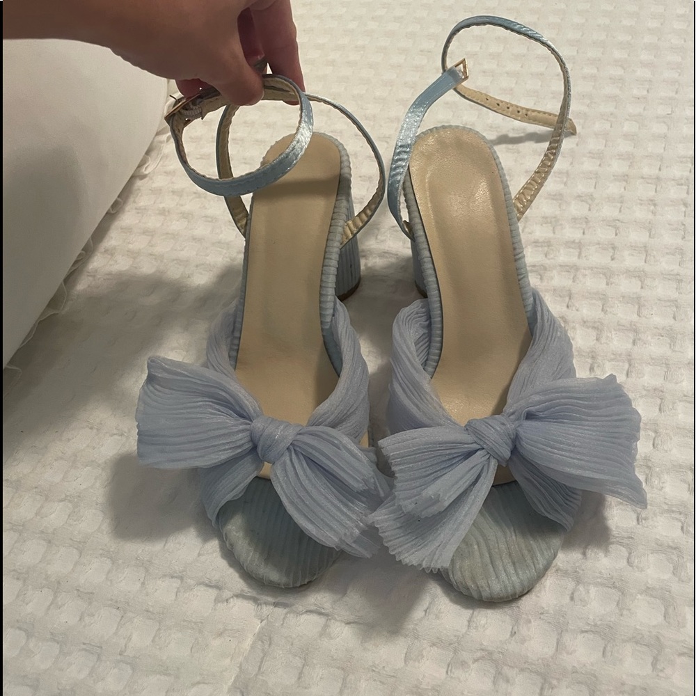 Blue bow heels